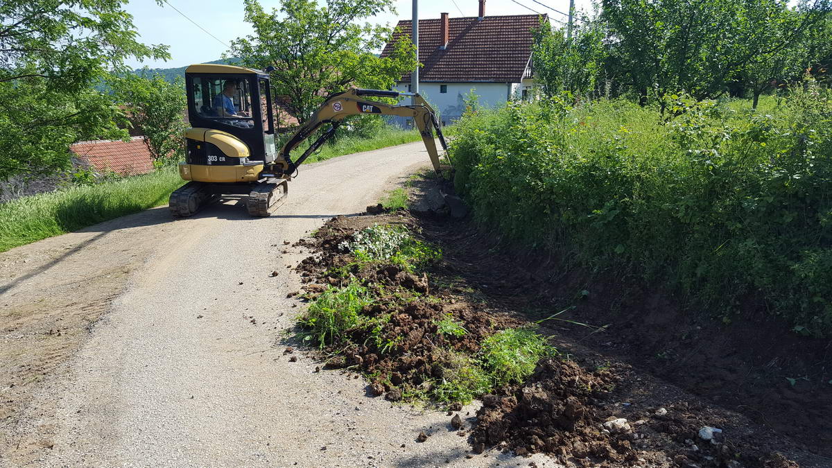 CAT 303 CR